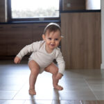 „Még mindig nem jár a babám 18 hónaposan!”  Mikor kell aggódni, és mit tehetsz szülőként?