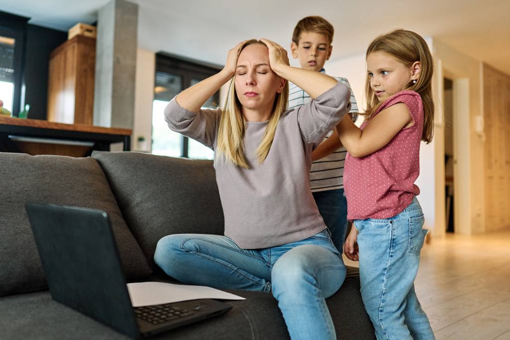 „Ez nem is igazi munka” – miért tévednek azok, akik szerint otthon maradó anyának lenni könnyű?
