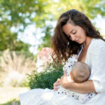 szoptatas tv nezes kozben