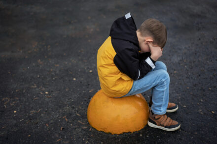 A 3 legártatlanabbnak tűnő mondat, amellyel akaratlanul is rombolhatod gyermeked érzelmi biztonságát – és mit mondj helyettük